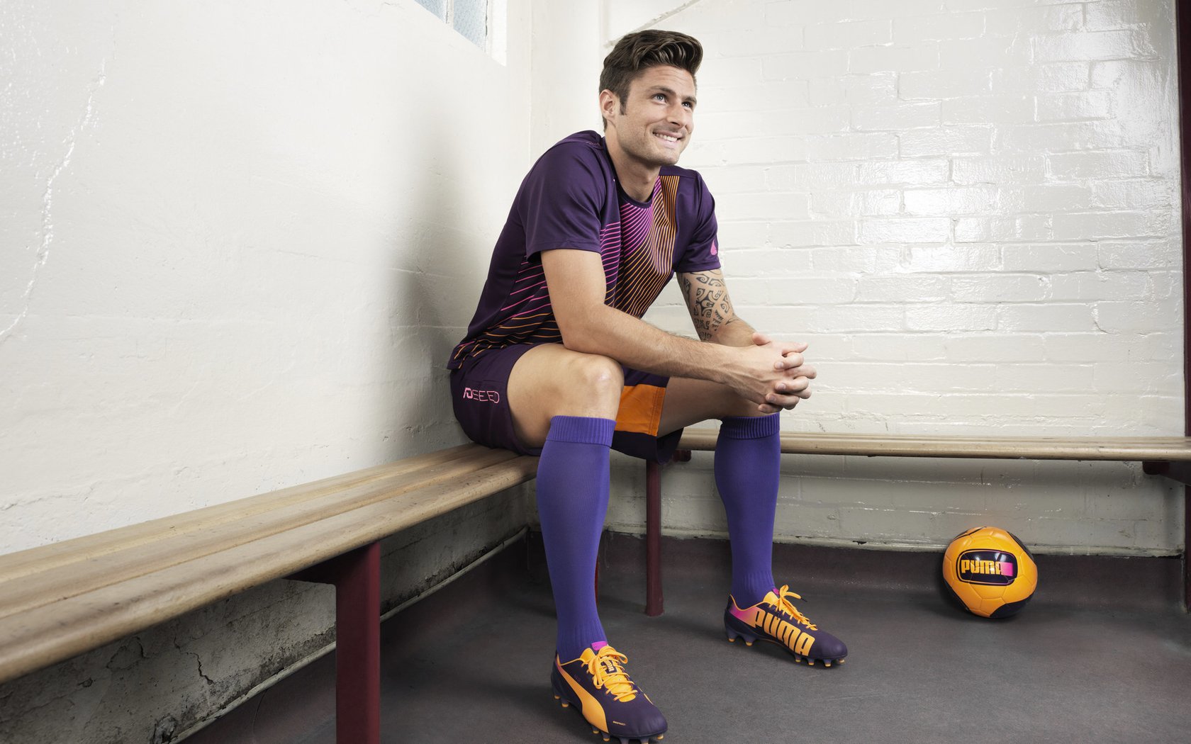 多彩赛场:未来足球场的多元化设计理念,足球场地建设创新做法