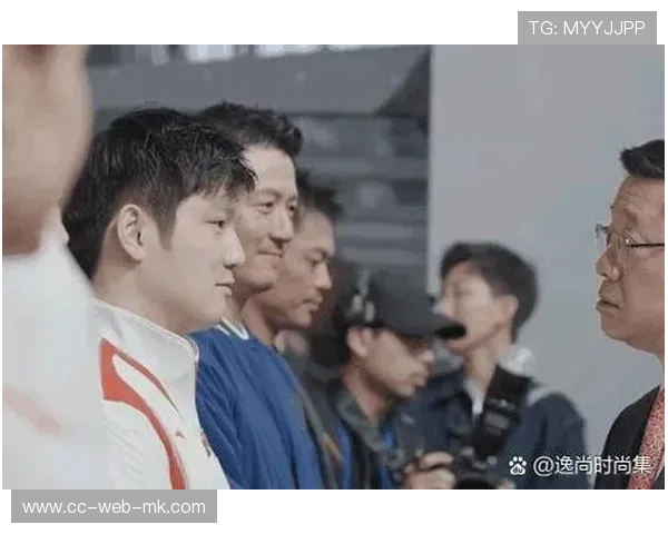 球员在场上与对手玩法术，用定身术定住所有人，自己带球进门